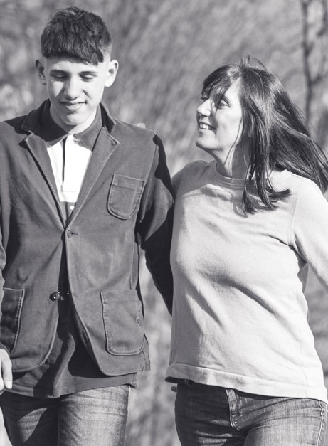 Sabrina Gelio e Gabriele sorridenti – Vivere la quotidianità e l'autismo con più respiro e fiducia